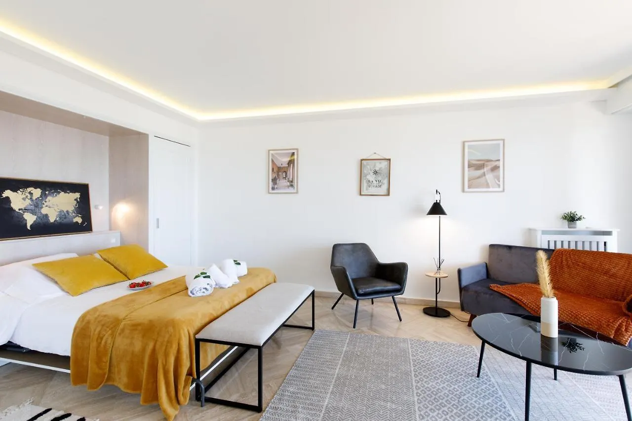Suite Riviera - Sea View - Clim - 50M Plage - Residence De Standing - Spacieux 180 M2 - Parking Cannes 0*,  France