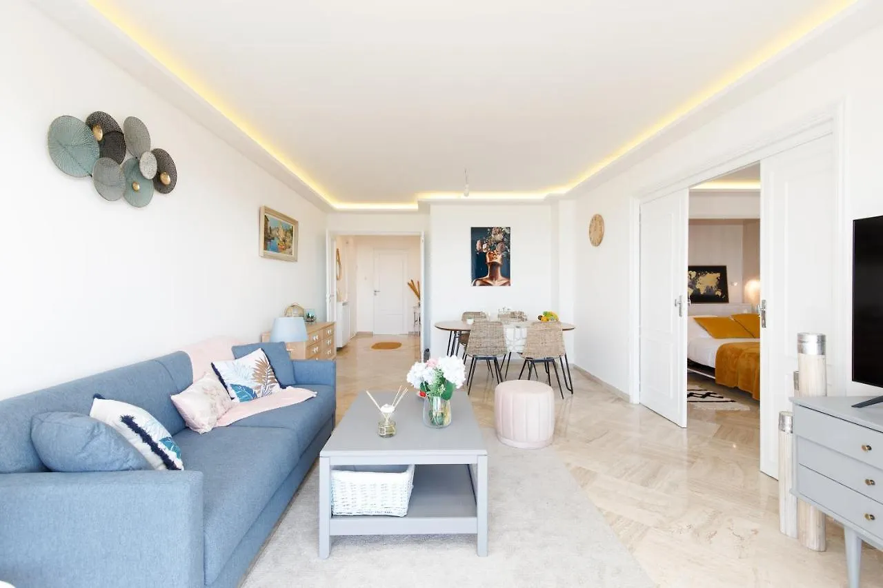 Suite Riviera - Sea View - Clim - 50M Plage - Residence De Standing - Spacieux 180 M2 - Parking Cannes 0*,  France